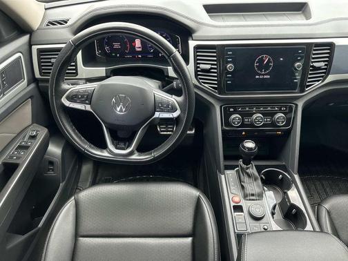Deep Black 2023 Volkswagen Atlas 3.6L SEL