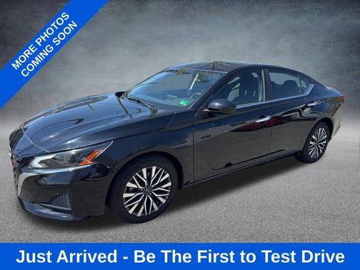 Super Black Clearcoat 2025 Nissan Altima 2.5 SV