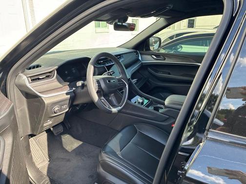 Diamond Black Crystal Pearlcoat 2025 Jeep Grand Cherokee Limited