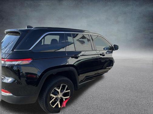 Diamond Black Crystal Pearlcoat 2025 Jeep Grand Cherokee Limited