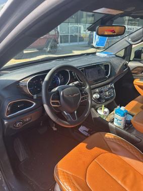 Ceramic Gray Clearcoat 2023 Chrysler Pacifica L