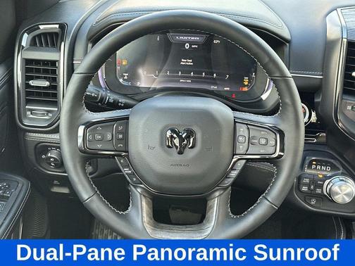 Diamond Black Crystal Pearl-Coat Exterior Paint 2026 RAM 1500 Limited