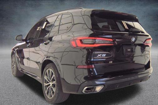 Black 2022 BMW X5 xDrive40i