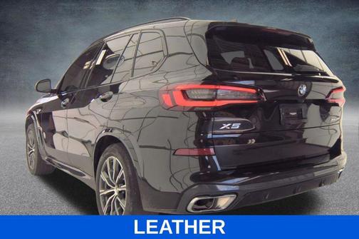 Black 2022 BMW X5 xDrive40i