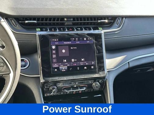 Diamond Black Crystal Pearlcoat 2025 Jeep Grand Cherokee Altitude