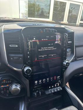 Diamond Black Crystal Pearlcoat 2021 RAM 1500 Laramie