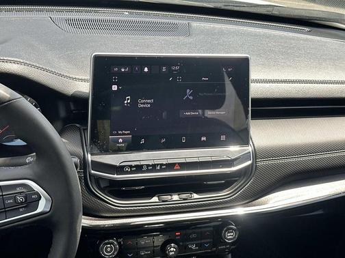 Bright White Clearcoat 2023 Jeep Compass Latitude