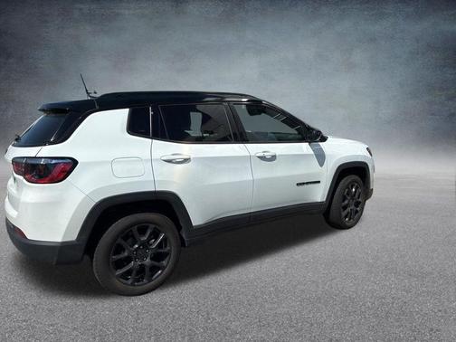 Bright White Clearcoat 2023 Jeep Compass Latitude