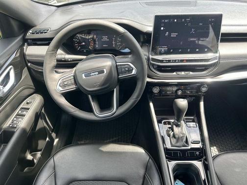 Bright White Clearcoat 2023 Jeep Compass Latitude