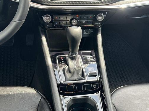 Bright White Clearcoat 2023 Jeep Compass Latitude