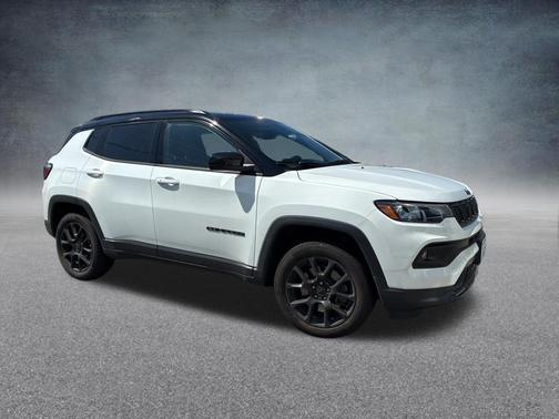 Bright White Clearcoat 2023 Jeep Compass Latitude