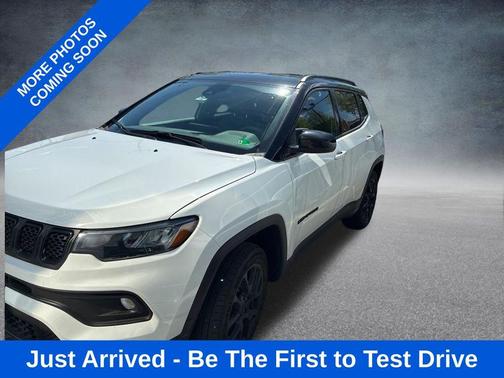 Bright White Clearcoat 2023 Jeep Compass Latitude