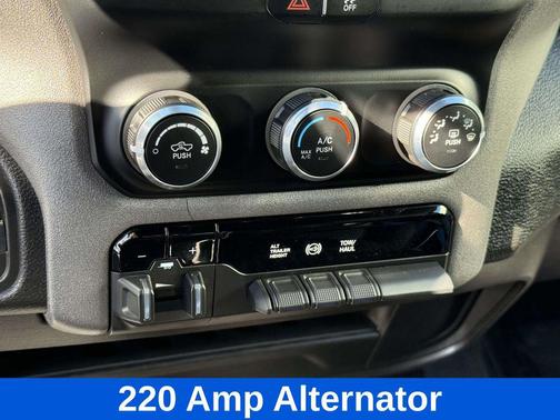 2022 RAM 3500 Tradesman Crew Cab 4x4 8' Box