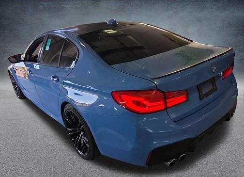 Black Sapphire Metallic 2018 BMW M5 Base