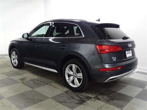 Photo 4 of 23 of 2019 Audi Q5 2.0T Premium Plus
