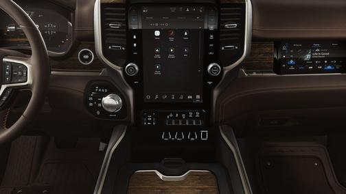 Diamond Black Crystal Pearl-Coat Exterior Paint 2026 RAM 1500 Longhorn