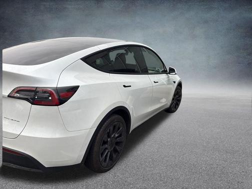 2022 Tesla Model Y Long Range Dual Motor All-Wheel Drive