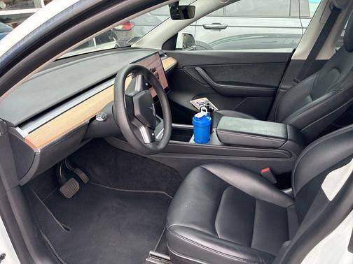 2022 Tesla Model Y Long Range Dual Motor All-Wheel Drive