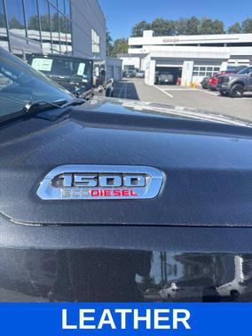 Diamond Black Crystal Pearlcoat 2021 RAM 1500 Limited
