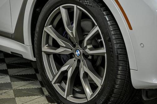 2021 BMW X7 M50i