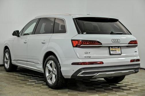 2022 Audi Q7 55 Premium Plus