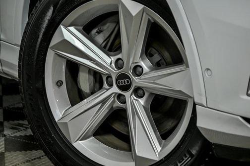 2022 Audi Q7 55 Premium Plus