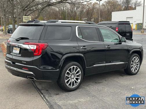 2023 GMC Acadia Denali