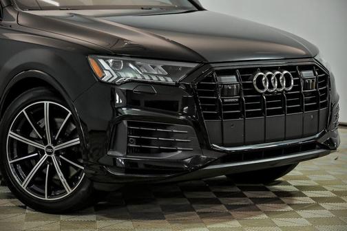 Mythos Black Metallic 2023 Audi Q7 55 Prestige