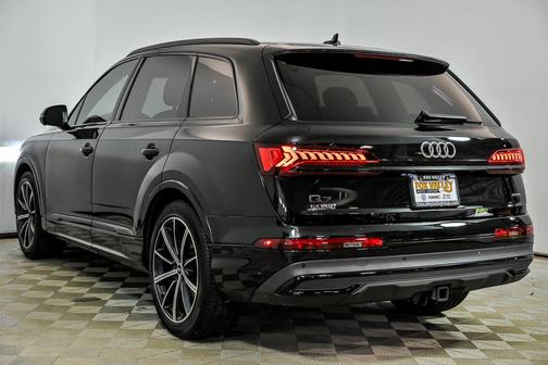 Mythos Black Metallic 2023 Audi Q7 55 Prestige