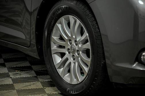 2012 Toyota Sienna XLE