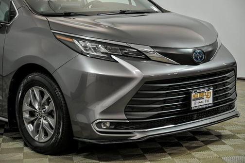 2021 Toyota Sienna XLE 8 Passenger