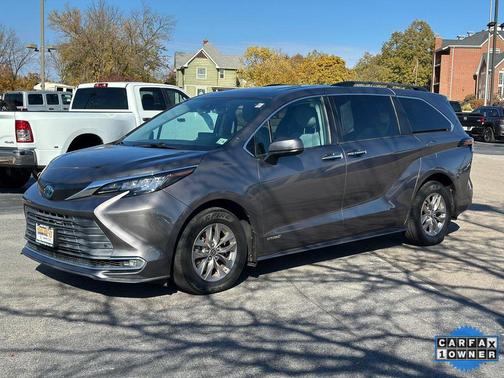 2021 Toyota Sienna XLE 8 Passenger