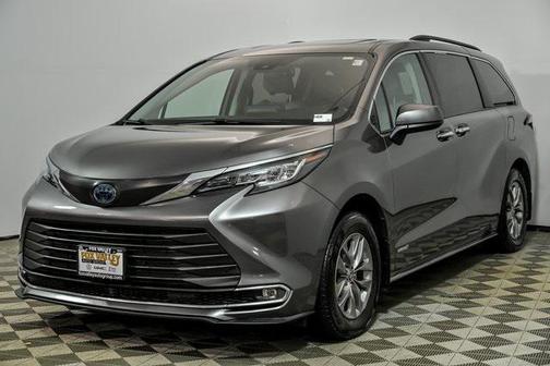 2021 Toyota Sienna XLE 8 Passenger
