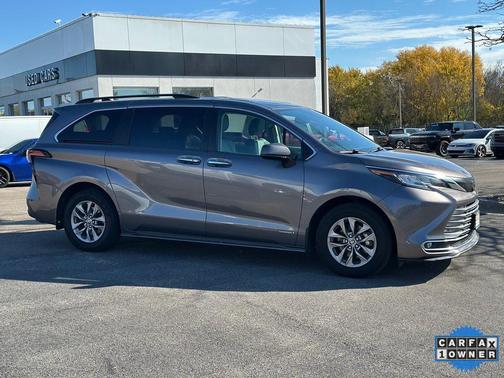 2021 Toyota Sienna XLE 8 Passenger