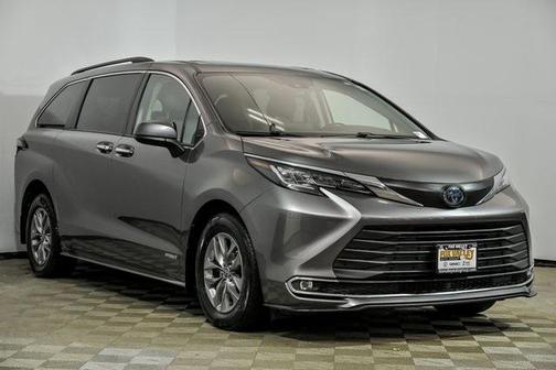 2021 Toyota Sienna XLE 8 Passenger