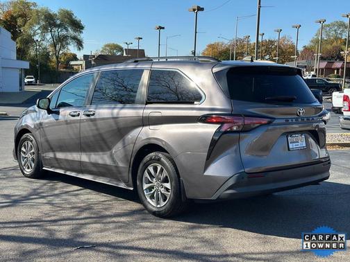 2021 Toyota Sienna XLE 8 Passenger