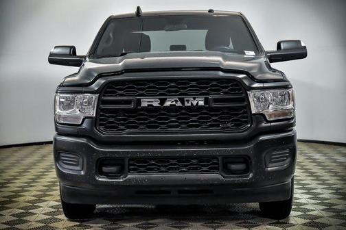 2022 RAM 2500 Tradesman Crew Cab 4x4 8' Box