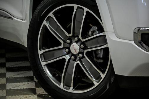 White Frost Tricoat 2018 GMC Acadia Denali
