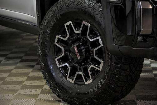Summit White 2024 GMC Sierra 2500 AT4X