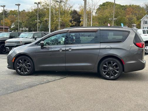 2018 Chrysler Pacifica Touring-L Plus