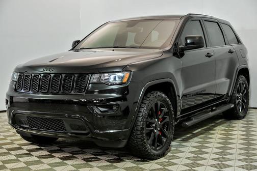 Diamond Black Crystal Pearlcoat 2018 Jeep Grand Cherokee Altitude