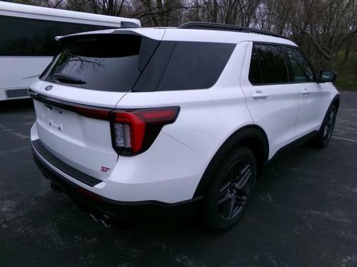 Star White Metallic Tri-Coat 2026 Ford Explorer ST