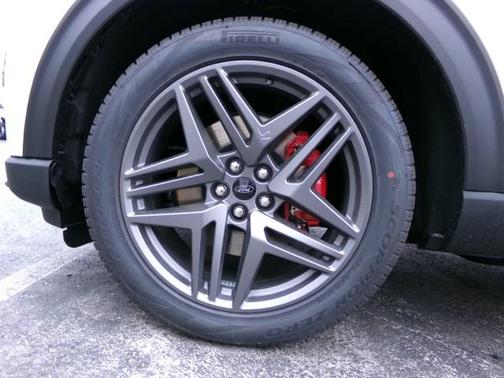 Star White Metallic Tri-Coat 2026 Ford Explorer ST