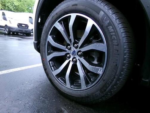 Star White Metallic Tri-Coat 2026 Ford Explorer ST-Line