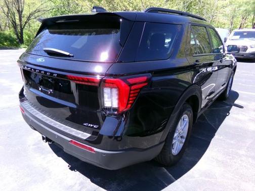 Agate Black Metallic 2026 Ford Explorer Active
