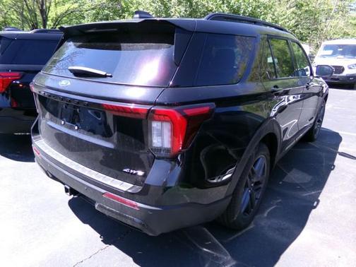 Agate Black Metallic 2026 Ford Explorer ST-Line
