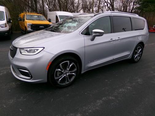 2024 Chrysler Pacifica L