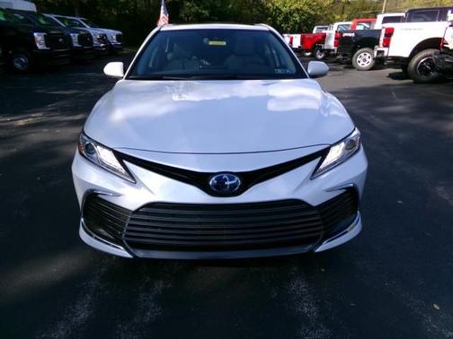 2022 Toyota Camry Hybrid XLE