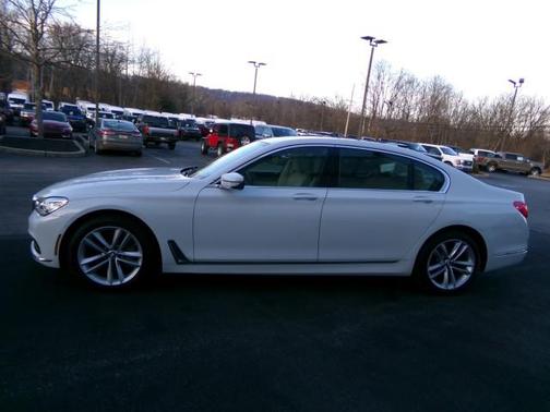 2017 BMW 750 i xDrive