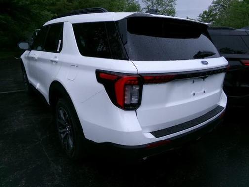 Star White Metallic Tri-Coat 2026 Ford Explorer ST-Line